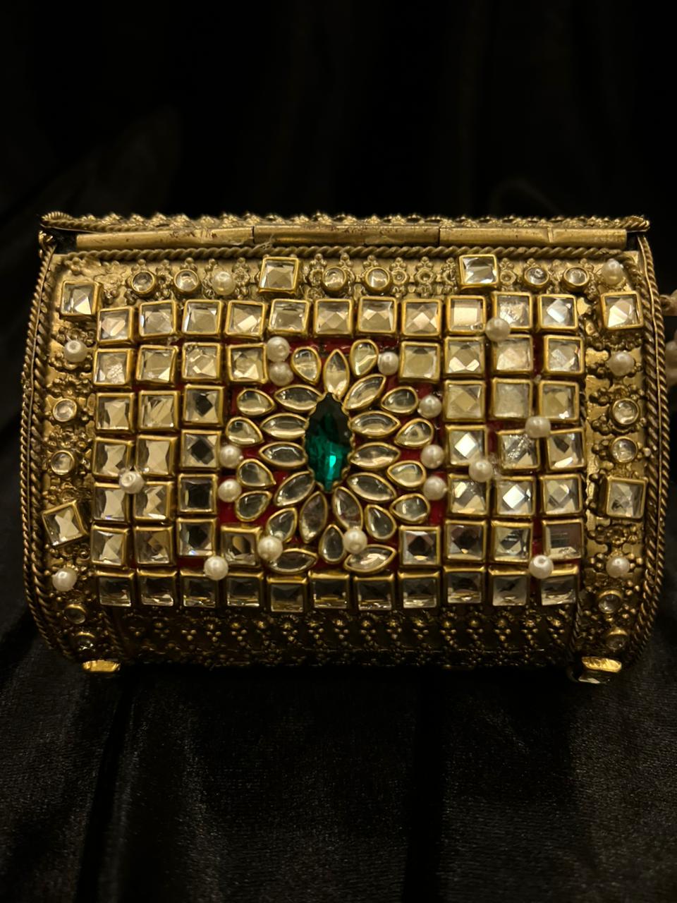MAHARANI CLUTCH